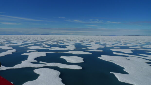 Blue sea and horizon.